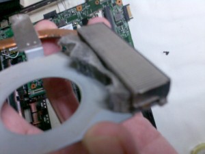 מאוורר לאחר פירוק מלא באבק laptop fan